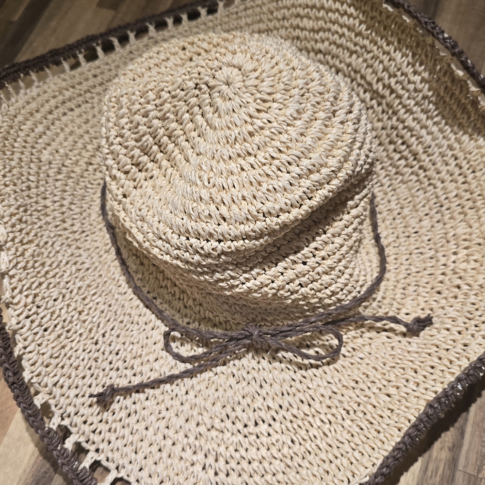 Eddie Bauer Tan and Brown Straw Hat